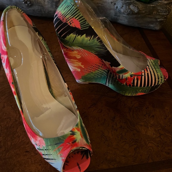 Colorful Aldo Platform Peep-Toe Heels - Picture 6 of 9